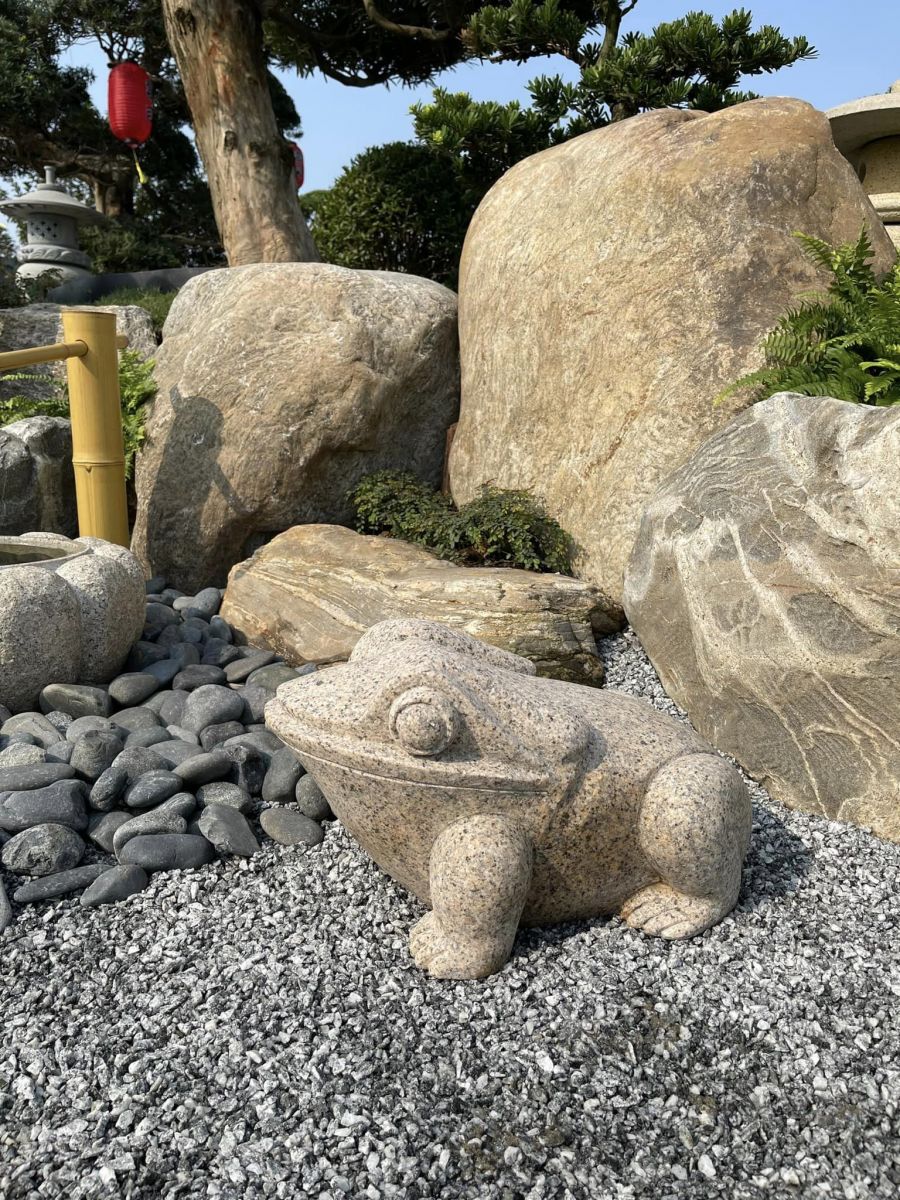 Tượng ếch trang trí sân vườn đẹp
